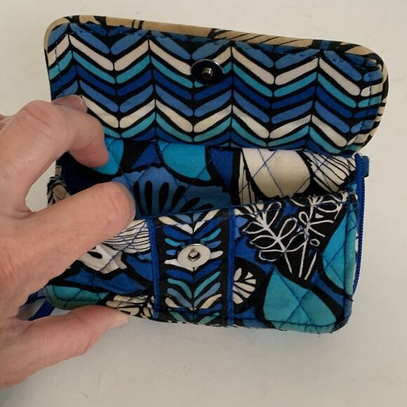 Vera Bradley Blue Bayou Blue White Floral Quilted Zip Around Wallet Crossbody - Picture 3 of 10